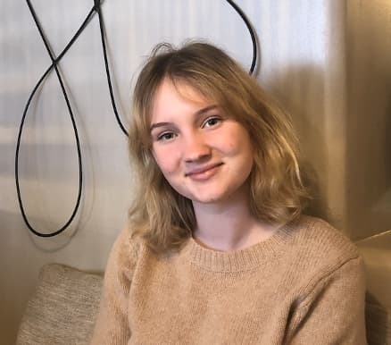 Holly, tutor offering online and in-person lessons at KIS Academics