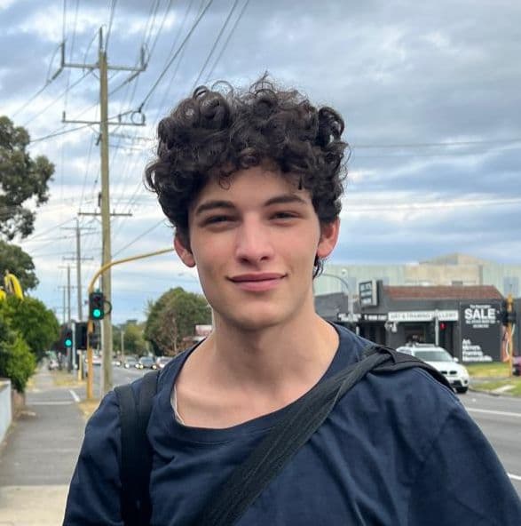 Yohnni, tutor offering online and in-person lessons at KIS Academics