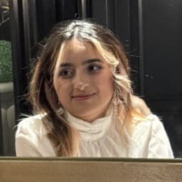 Namya, tutor offering online and in-person lessons at KIS Academics