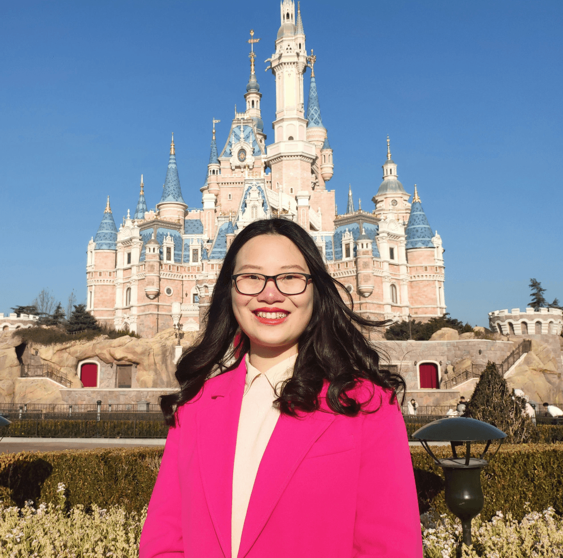 Lisa, tutor offering online and in-person lessons at KIS Academics