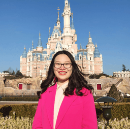 Lisa, tutor offering online and in-person lessons at KIS Academics