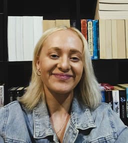 Bridie, tutor offering online and in-person lessons at KIS Academics