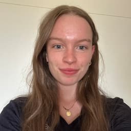 Maddie, tutor offering online and in-person lessons at KIS Academics