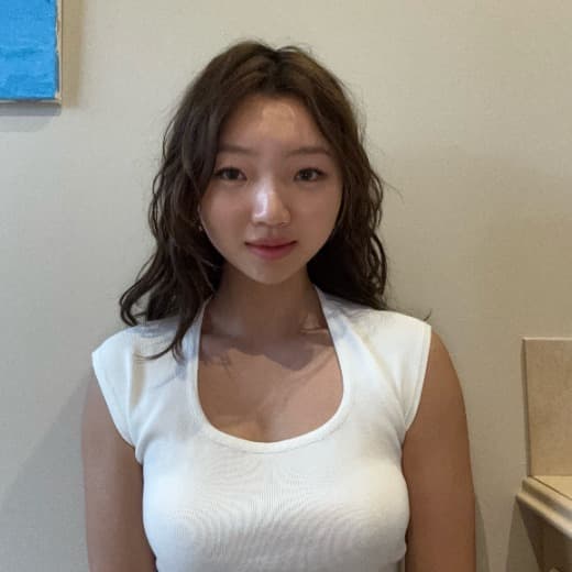 Alice, tutor offering online and in-person lessons at KIS Academics