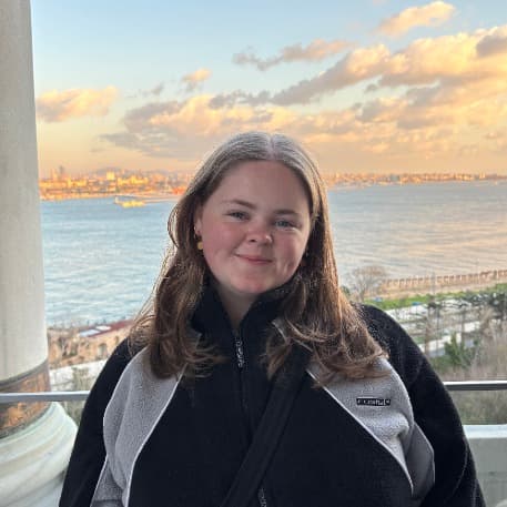 Molly, tutor offering online and in-person lessons at KIS Academics