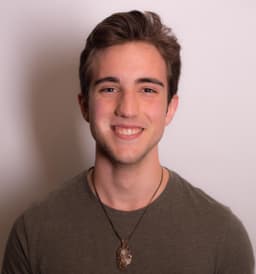 Izak, tutor offering online and in-person lessons at KIS Academics