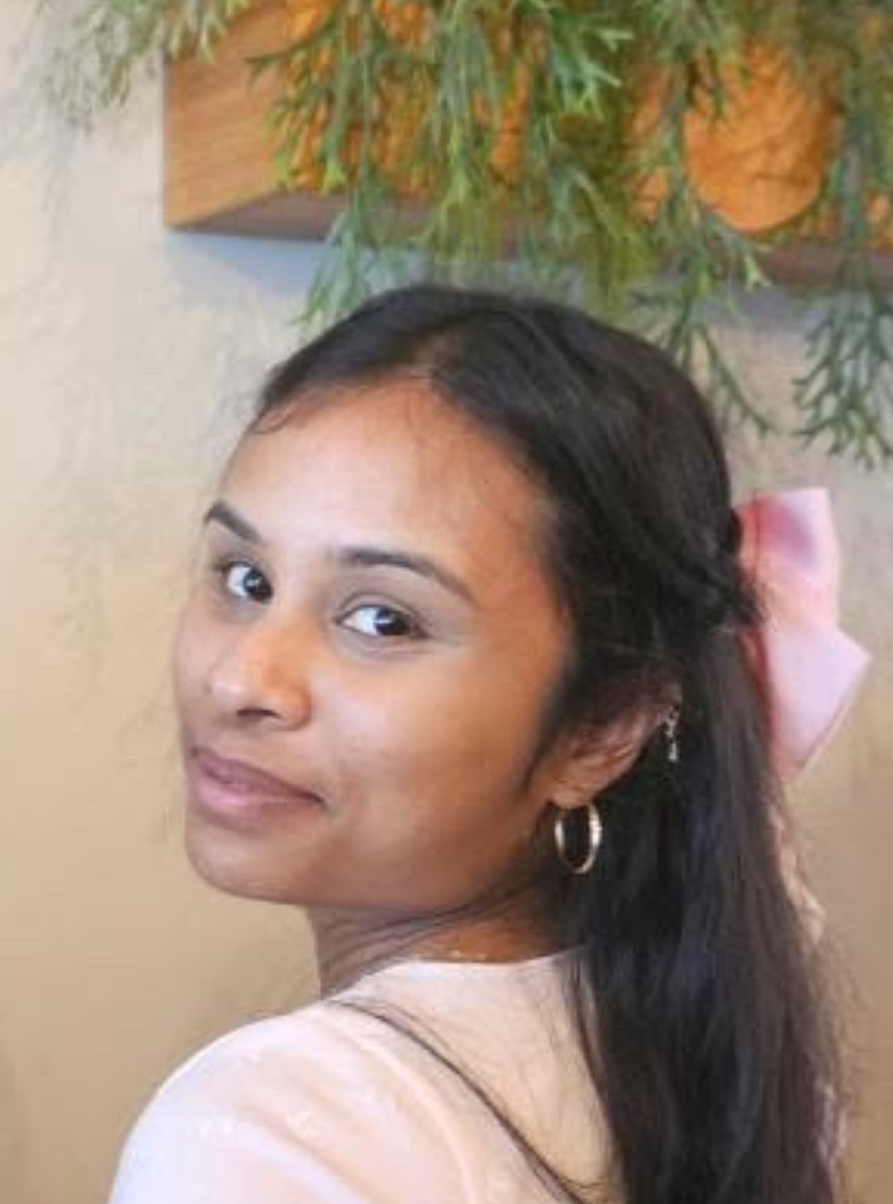 Sineka, tutor offering online and in-person lessons at KIS Academics