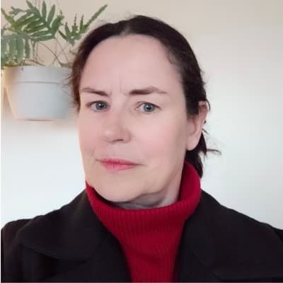 Dr Anna, tutor offering online and in-person lessons at KIS Academics