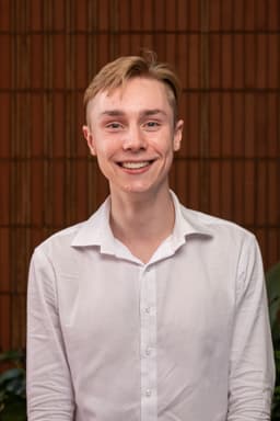 Daniel, tutor offering online and in-person lessons at KIS Academics