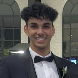 Amir, tutor offering online and in-person lessons at KIS Academics