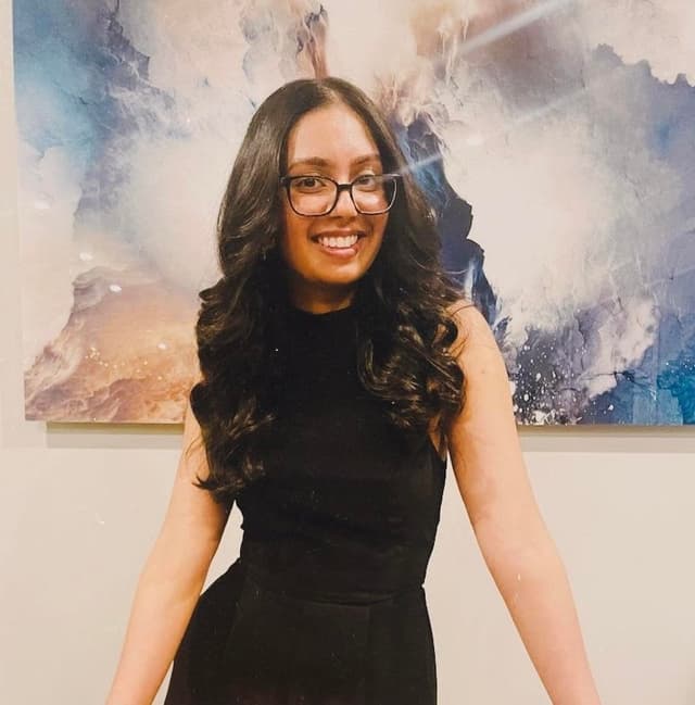 Profile photo of Pooja, tutor offering online and in-person lessons at KIS Academics