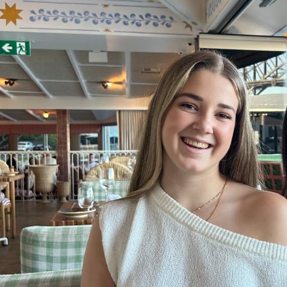 Profile photo of Isabella, tutor offering online and in-person lessons at KIS Academics