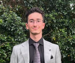 Musab, tutor offering online and in-person lessons at KIS Academics