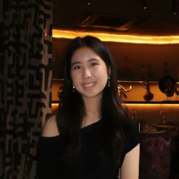 Lydia, tutor offering online and in-person lessons at KIS Academics