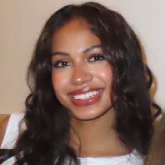 Zayma, tutor offering online and in-person lessons at KIS Academics