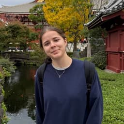 Bella, tutor offering online and in-person lessons at KIS Academics