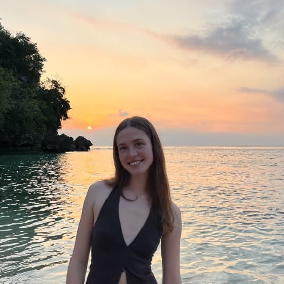 Jessica, tutor offering online and in-person lessons at KIS Academics